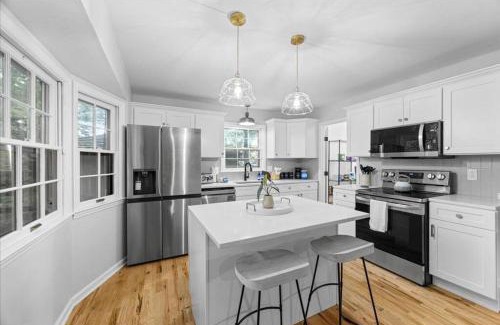 Overland Park Casa | Light Bright OP Remodeled Home 4BD 2BTH