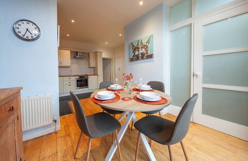 Baldoyle Apartamento | Light-Filled 2BD Home with Sea Views, Baldoyle