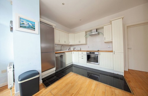 Baldoyle Apartamento | Light-Filled 2BD Home with Sea Views, Baldoyle