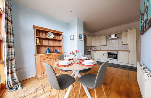 Baldoyle Apartamento | Light-Filled 2BD Home with Sea Views, Baldoyle