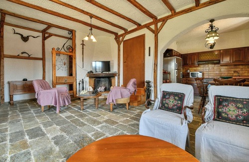Anavyssos Apartamento | Light-filled 2BD home with Garden near the Beach