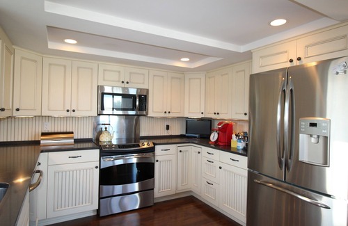 Westbrook Center Casa | Light filled Chalet Beach Home on Private Road to Association Beach