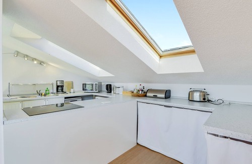 Bogenhausen Apartamento | Luminosa casa de vacaciones "Muc City de Lux" con balcón y Wi-Fi; Aparcamiento disponible