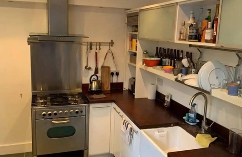 Cazenove Casa | Light & spacious two bed garden flat in Stoke Newington