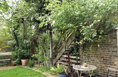 Cazenove Casa | Light & spacious two bed garden flat in Stoke Newington