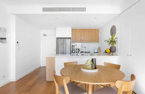 Lane Cove Apartamento | Light, stylish 1BR apartment near shops and transport with parking