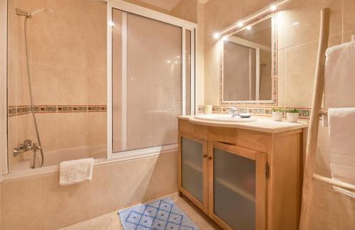Local da Parvoice Apartamento | Lightful Refuge on the River Front, By TimeCooler