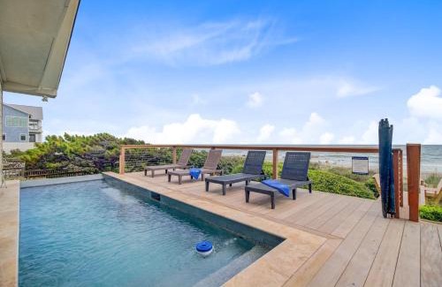 Folly Beach Casa | Lighthouse by AvantStay Beachfront View Home w Pool Table Ping Pong