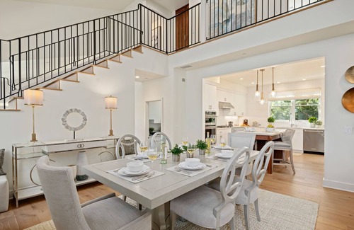 The Mesa Casa | Lighthouse Dreams - Mesa Stunner Near the Beach