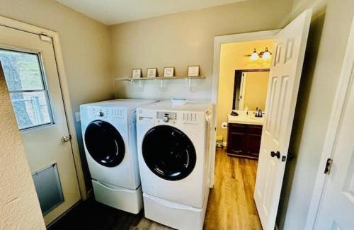 Yosemite Lakes Casa | Lighthouse Suite Pet Friendly Hot Tub Sleeps 4