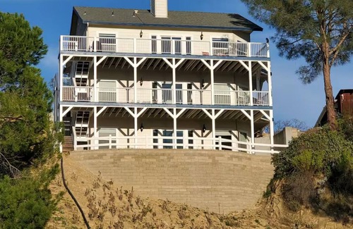 Oak Shores Casa | Lighthouse Views + Dock