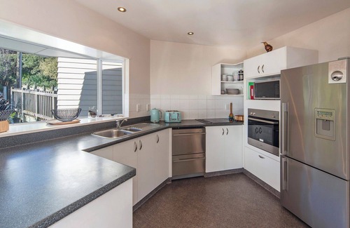 Nelson Casa | Lighthouse Vista - All-day Sun & Exceptional Sea Views!