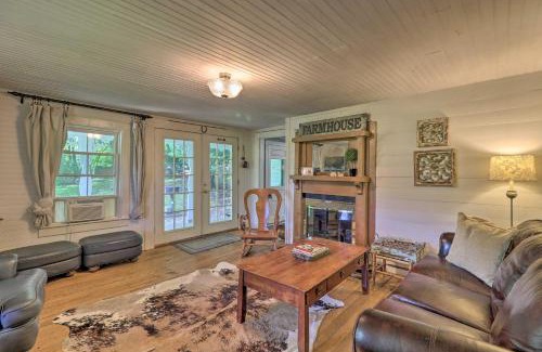 West Jefferson Casa | Lil Red Hen Cottage in the Boone Area with Hot Tub