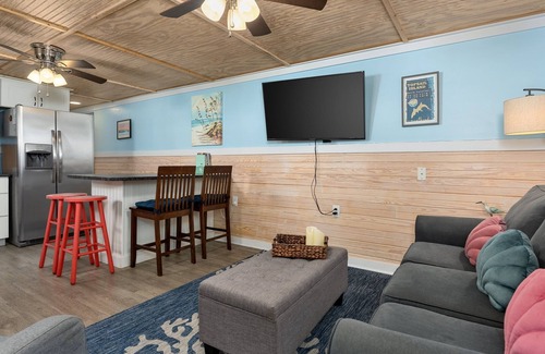 Topsail Beach Casa | Lil'TipSea (Downstairs)- Your Beach Getaway on Topsail Island, NC