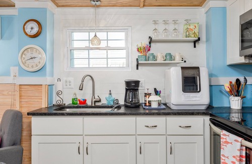 Topsail Beach Casa | Lil'TipSea (Downstairs)- Your Beach Getaway on Topsail Island, NC