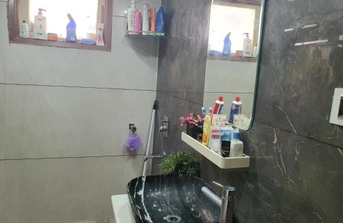 Faridabad Casa | Lilac room,