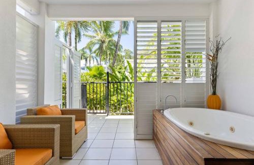 Palm Cove Apartamento | Lilac Suite—Chic Resort Living at The Beach Club