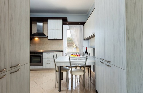 Dafni Villa | Lilium Villa! Total privacidad, jacuzzi al aire libre, cerca de la playa y tiendas!