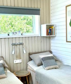 Orebro Cama Y Desayuno | Lilla huset Bed & Breakfast - countryside guesthouse, free parking