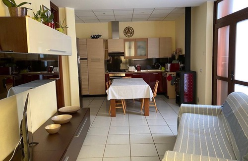 Luino Apartamento | LILLY House - garden, barbecue, free parking, wifi, 5 mins from the lake by car