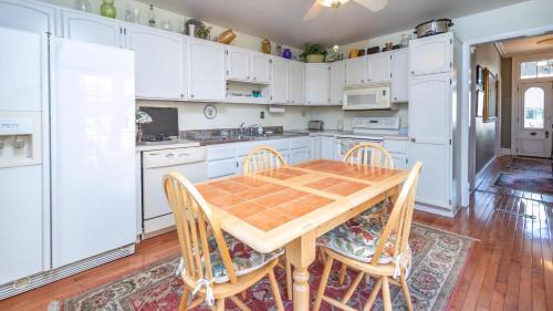 Cape May Casa | Lillys Butterscotch Cottage-5 Bdrm Wbonus Loft!