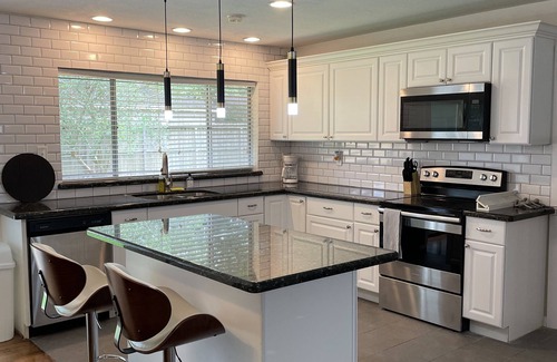 Houston Casa | Lilly’s Maison #4- Medical Center, NRG, Galleria retreat