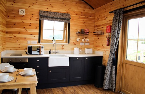 St Harmon Cabina | Lily - a shepherds hut that sleeps 3 guests in 1 bedroom