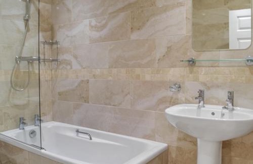 Llanfynydd Casa | Lily Of The Valley - Uk47133