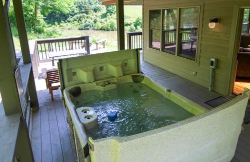 Logan Casa | Lilypad - by The Chalets