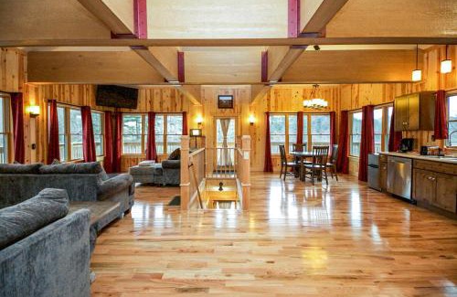 Logan Casa | Lilypad - by The Chalets