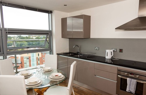 Newcastle-upon-Tyne Apartamento | Ático-Baño Privado-Lime Square - Sleeps 8