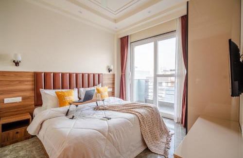 Gurugram Apartamento | Lime Tree 1BHK Service Apartment Near Artemis Hospital Sector 52 Gurgaon