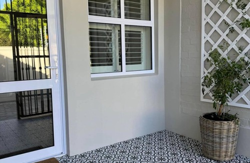 Alphen Cabaña | Lime Tree CottagenDesigner 3 Bedroom Cottage in Constantia with a splash-pool