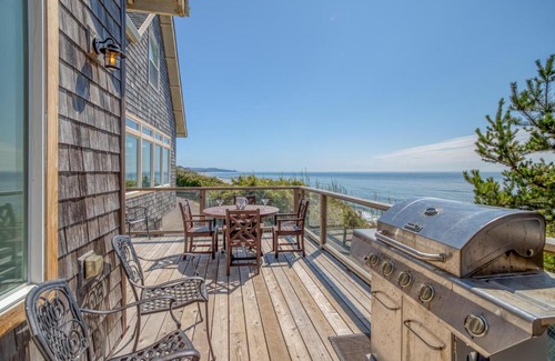 Nelscott Casa | Lincoln Lighthouse