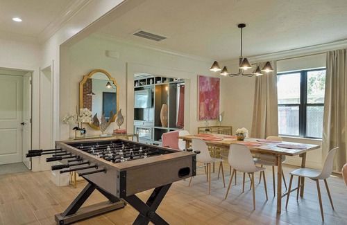 Central Oklahoma City Casa | Lincoln Luxury for Families or Large Groups – Prime Location Near OUHSC & Downto