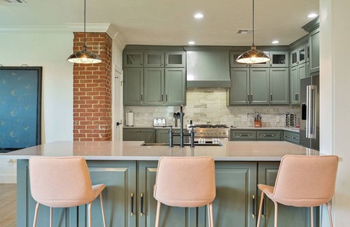Central Oklahoma City Casa | Lincoln Luxury for Families or Large Groups – Prime Location Near OUHSC & Downto