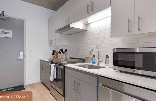 River North Apartamento | Lincoln Park 8BR: Prime Spot, Easy City Access
