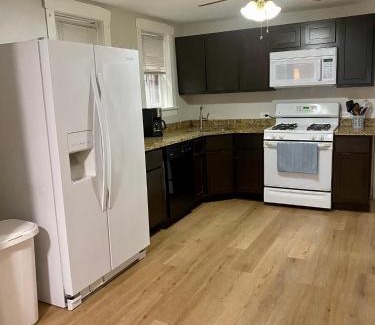 Park West Apartamento | Lincoln Park Apartment with Backyard!
