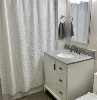 Park West Apartamento | Lincoln Park Apartment with Backyard!