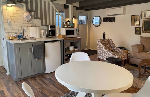 Lunenburg Cabaña | Lincoln Street Carriage House in the heart of Old Town Lunenburg NS