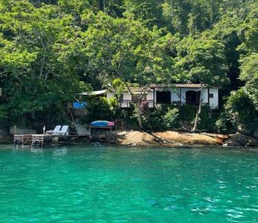 Ilha Grande Casa | Linda Casa aconchegante com 3 quartos, vista incrível e privacidade na Praia da Aripeba-Ilha Grande-acomoda 8 pessoas