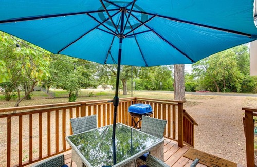 Lindale Casa | Lindale Vacation Rental with Deck and Grill!