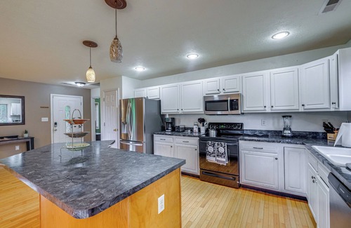 Linden Casa | Linden Family Home w/ Yard < 5 Mi to Wineries!