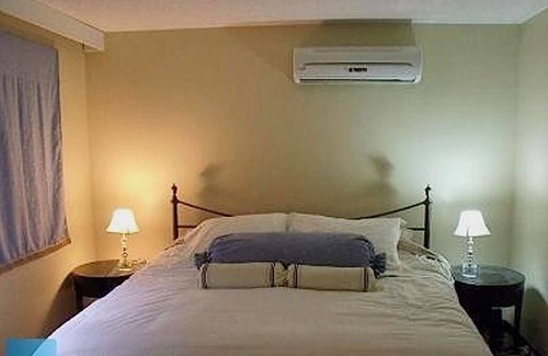 New London Casa | Linden Homestead: King Bed Cottage on Century Farm Property