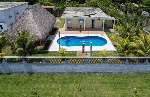 Iztapa Casa | Lindo chalet en el guayabo a100 metros del mar con lindo mirador frente al mar