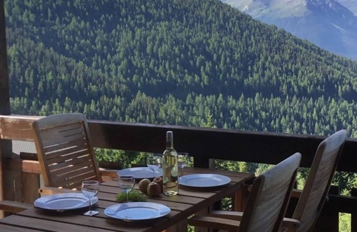 Chandolin Apartamento | Linen is not included in the service. We provide, if desired, linen packages including bed linen, ba