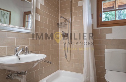 St. Luc Chalet De Esquí | Linen is not included in the service. We provide, if desired, linen packages including bed linen, ba