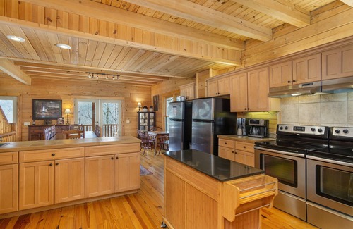 Montreat Cabina | Linger Longer Lodge | Spacious Home in Beautiful Montreat With Mountain Views!