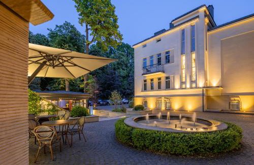 Halyts'kyi district Hotel | Lion's Castle Hotel