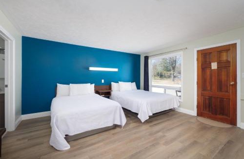 Lion's Head Hotel | Lions Head Beach Motel & Cottages - WATERFRONT